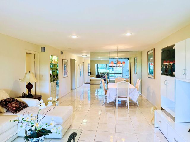 4 of 39 - 8410 Casa Del Lago #e, Boca Raton, FL
