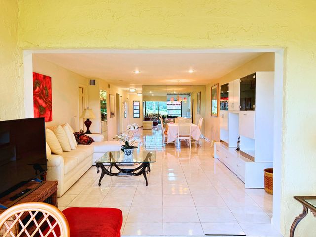 5 of 39 - 8410 Casa Del Lago #e, Boca Raton, FL