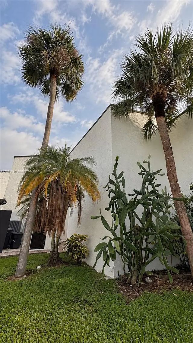 3 of 5 - 9195 Fontainebleau Boulevard #4, Miami, FL