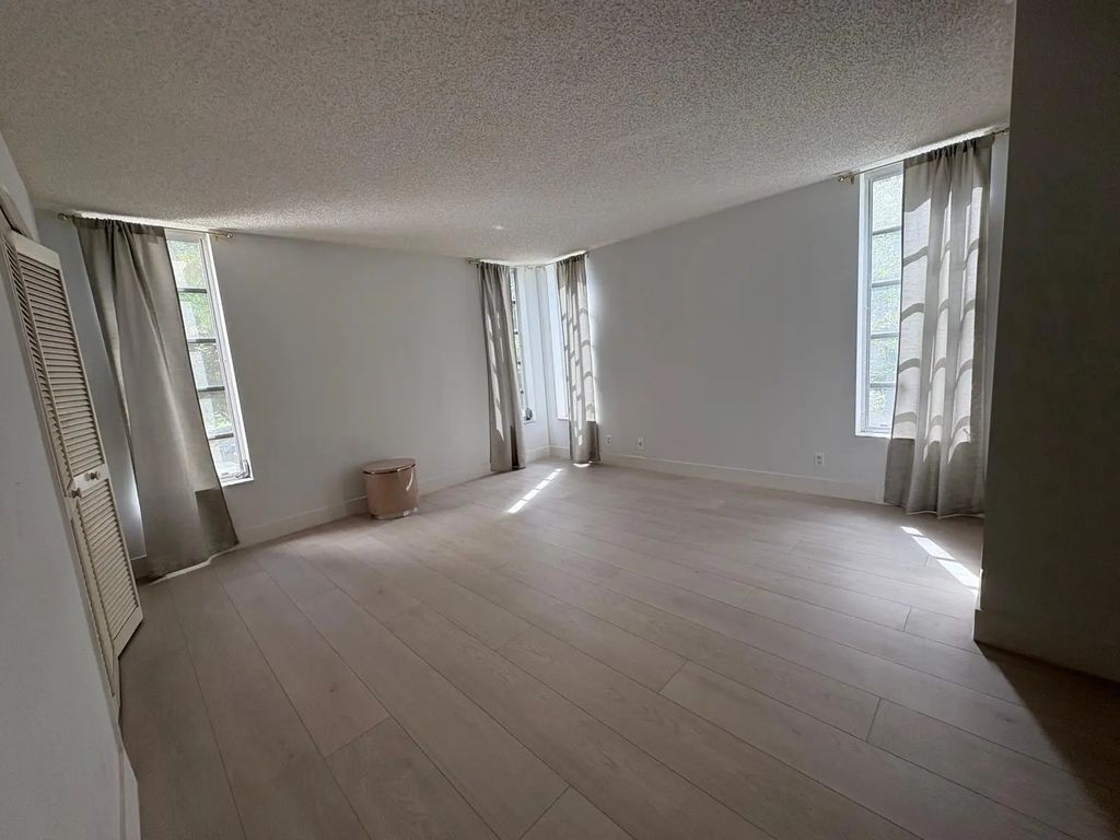 3970 Oaks Clubhouse Drive #310, Pompano Beach