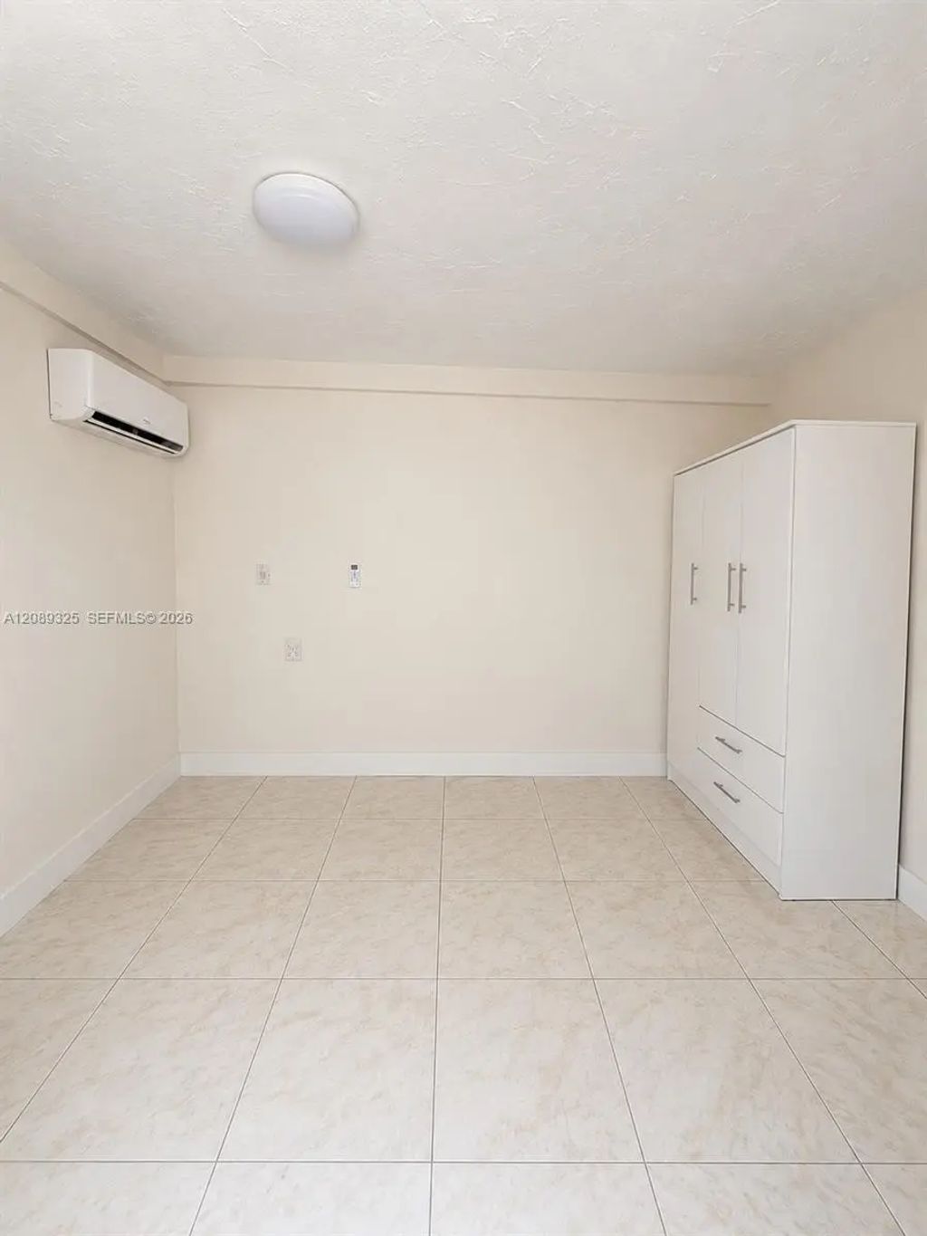 35xx Sw 2x #r, Coral Gables
