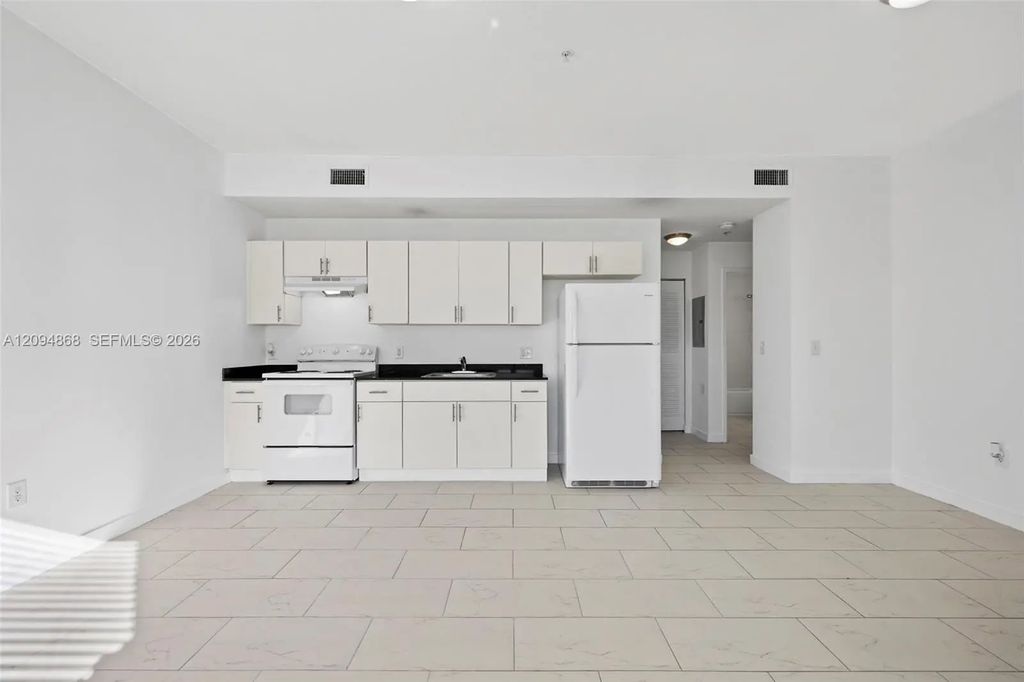 405 E 7th Street #303, Hialeah