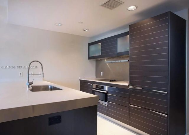 2 of 5 - 200 Biscayne Boulevard Way #3209, Miami, FL