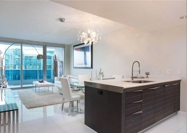3 of 5 - 200 Biscayne Boulevard Way #3209, Miami, FL