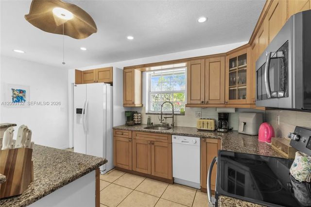 3 of 28 - 809 Se 14th Drive, Deerfield Beach, FL