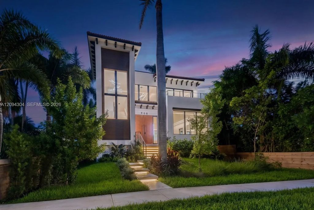 908 Tyler Street, Hollywood