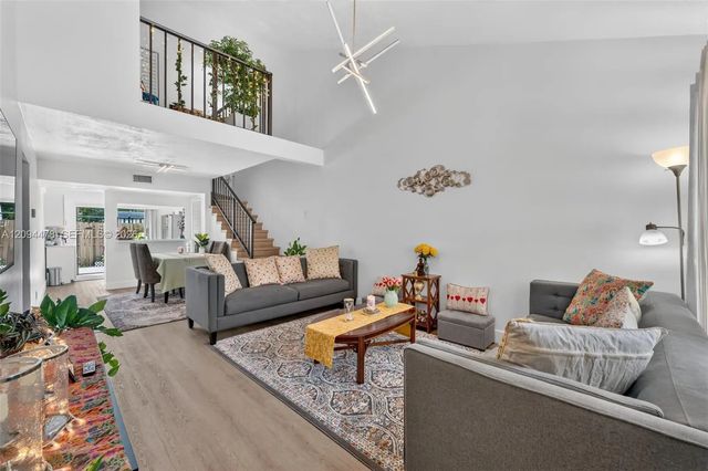 3 of 30 - 460 Ne 211th Terrace, Miami, FL