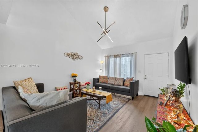 4 of 30 - 460 Ne 211th Terrace, Miami, FL