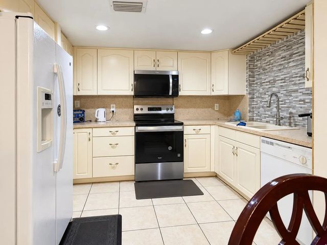 5 of 14 - 816 Nw 8th Avenue, Boynton Beach, FL
