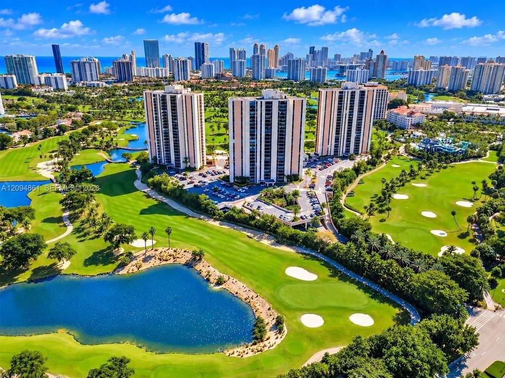 20301 W Country Club Drive #1025, Aventura