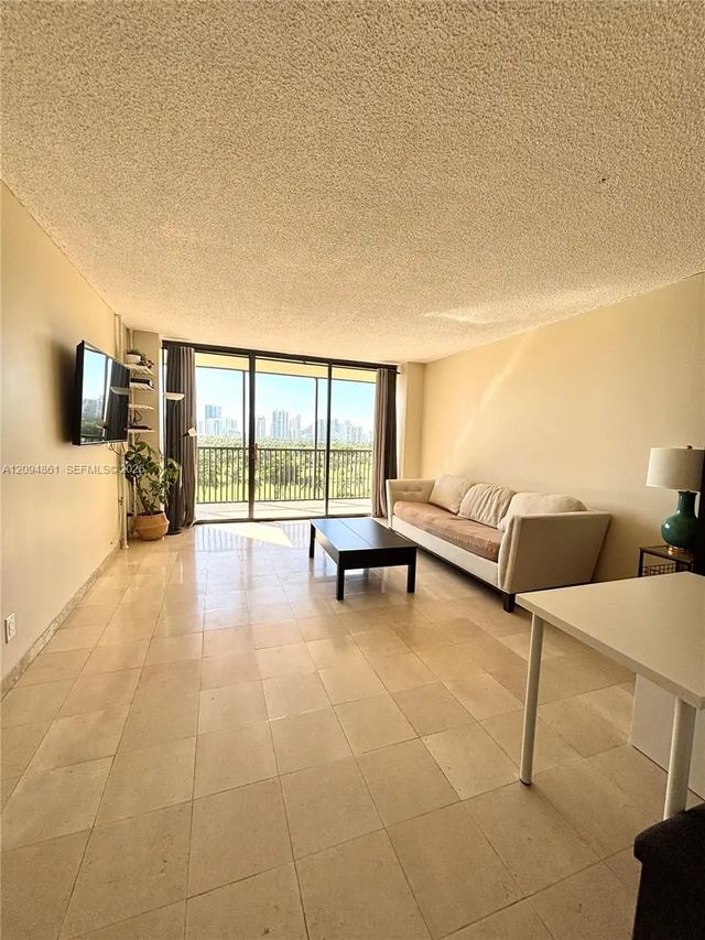 4 of 20 - 20301 W Country Club Drive #1025, Aventura, FL