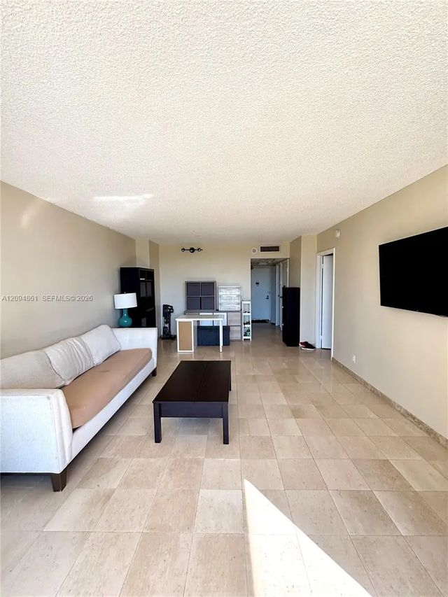 5 of 20 - 20301 W Country Club Drive #1025, Aventura, FL