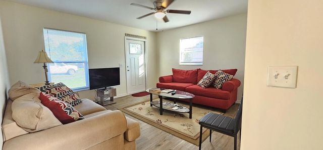 4 of 15 - 323 Seminole Court, Pahokee, FL