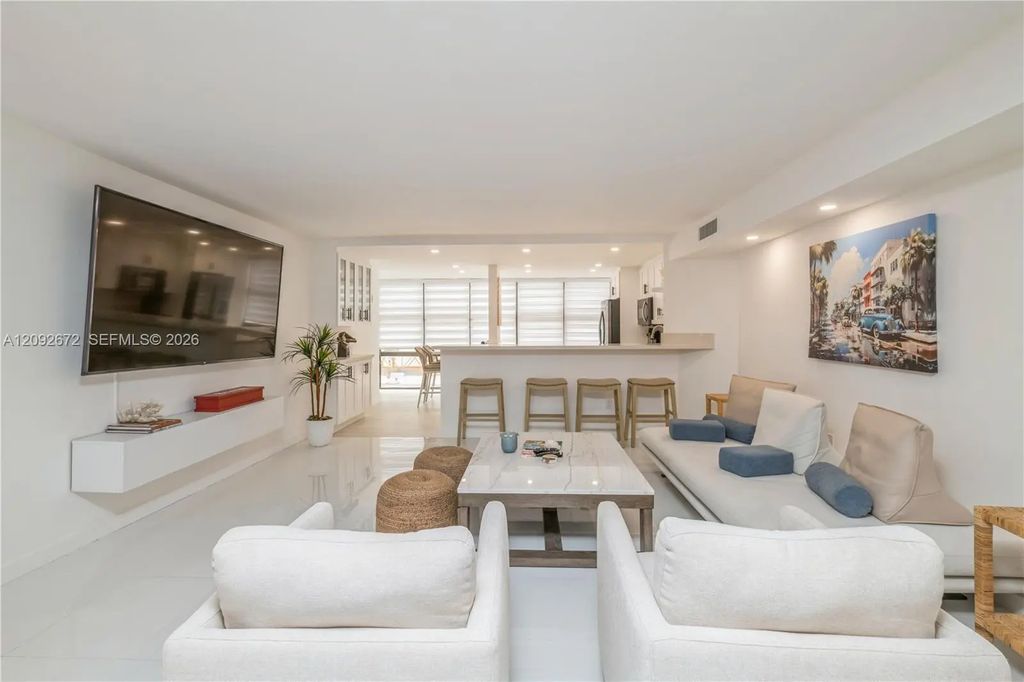 6423 Collins Avenue #203, Miami Beach