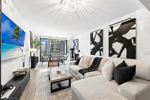 1300 S Miami Avenue #2310, Miami