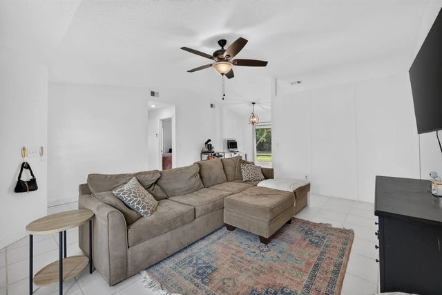 4 of 41 - 872 Sw Nichols Terrace, Port St. Lucie, FL