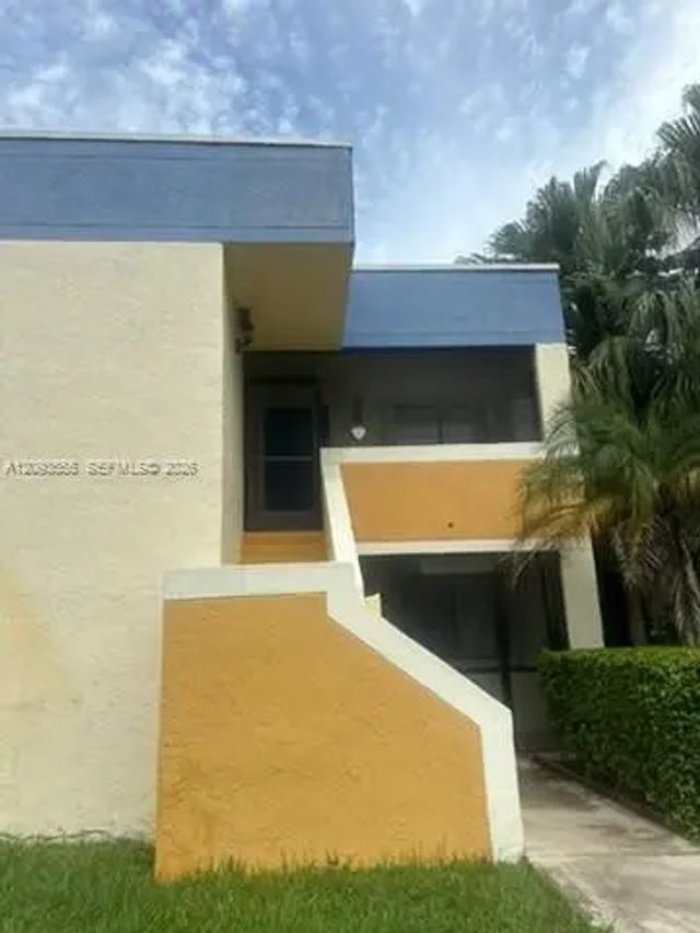 3 of 25 - 165 Lakeview Drive #201, Weston, FL