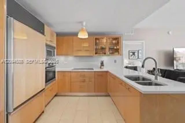3 of 40 - 6799 Collins Avenue #606, Miami Beach, FL