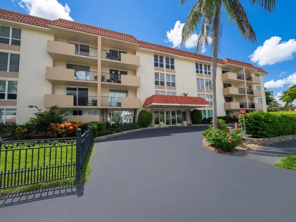 1000 Spanish River Road #4p, Boca Raton