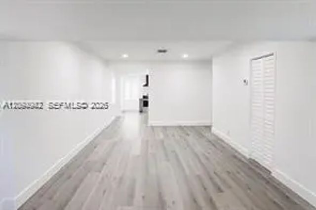 4 of 10 - 307 Sw 15th Street, Fort Lauderdale, FL