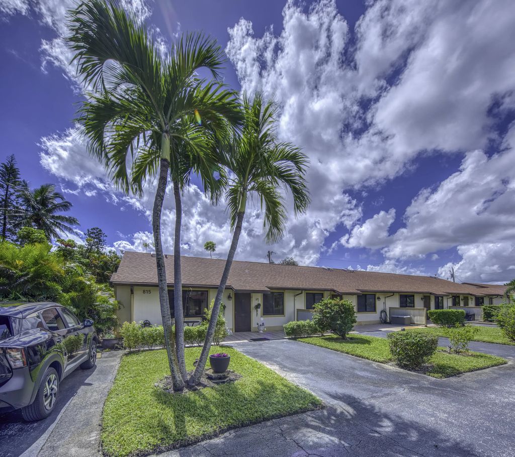 815 Andrew Redding Road #201, Lantana