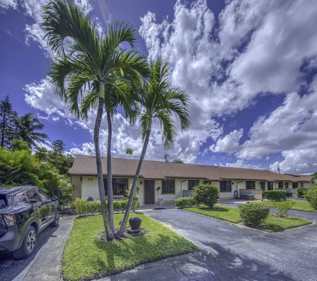 815 Andrew Redding Road #201, Lantana