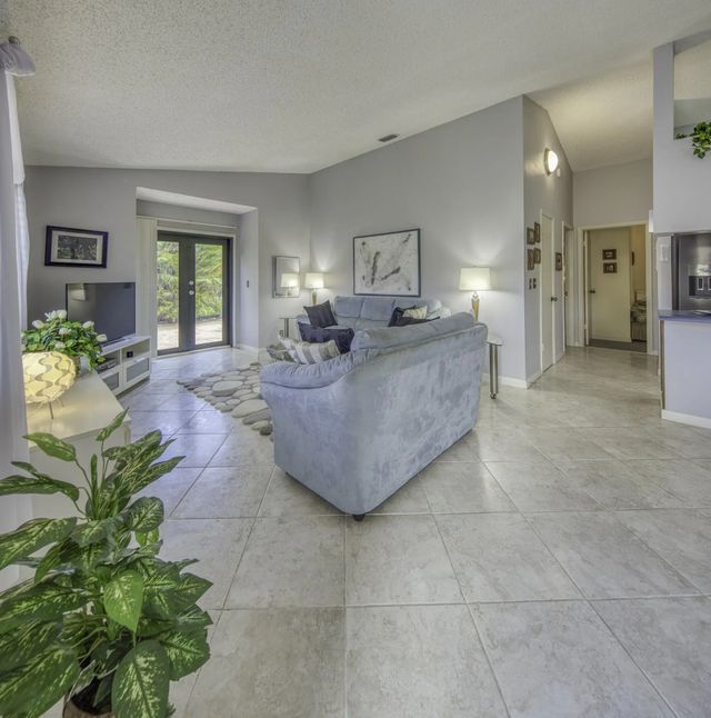 3 of 32 - 815 Andrew Redding Road #201, Lantana, FL