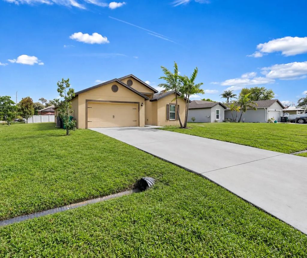 1597 Sw Leisure Lane, Port St. Lucie