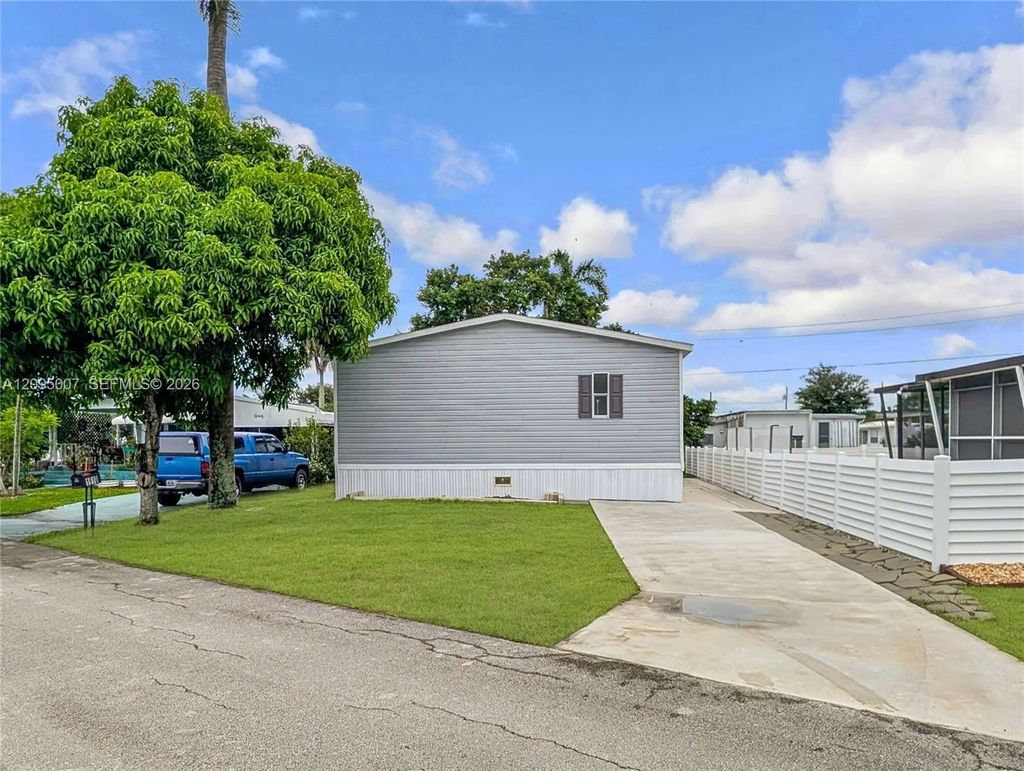 1910 Sw 85th Lane, Davie