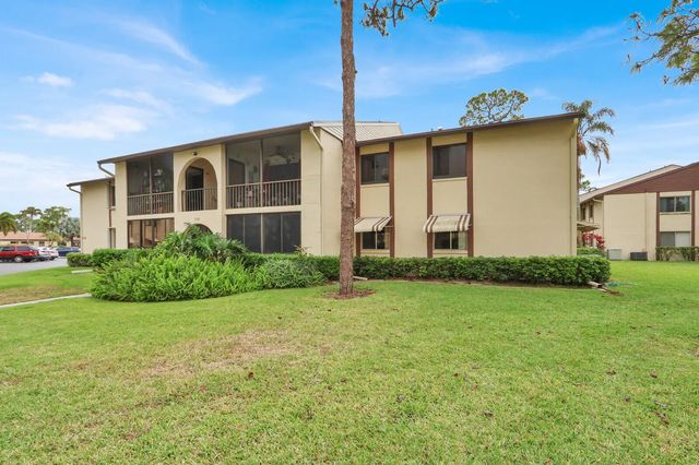 338 Knotty Pine  Circle #d-1, Greenacres