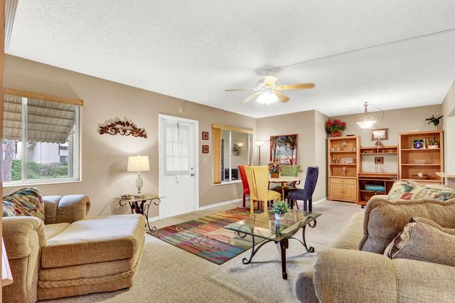 5 of 21 - 338 Knotty Pine  Circle #d-1, Greenacres, FL