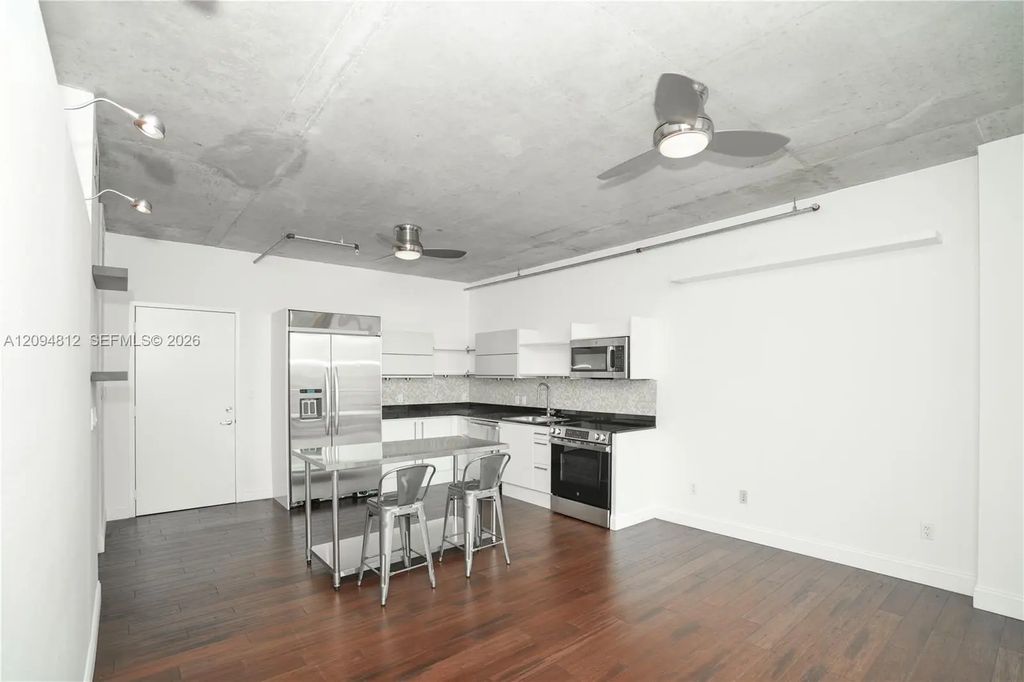 690 Sw 1st Court #1623, Miami
