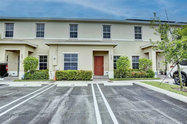2 of 50 - 565 Ne 5th Place, Florida City, FL