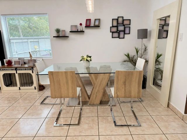 5 of 25 - 4531 Sw 98th Court, Miami, FL