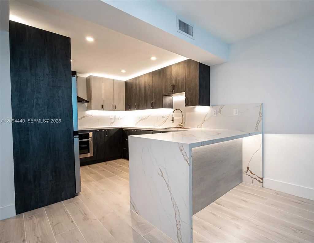 18081 Biscayne Boulevard #503, Aventura