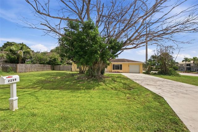 2 of 27 - 2299 Se Glover Street, Port St. Lucie, FL