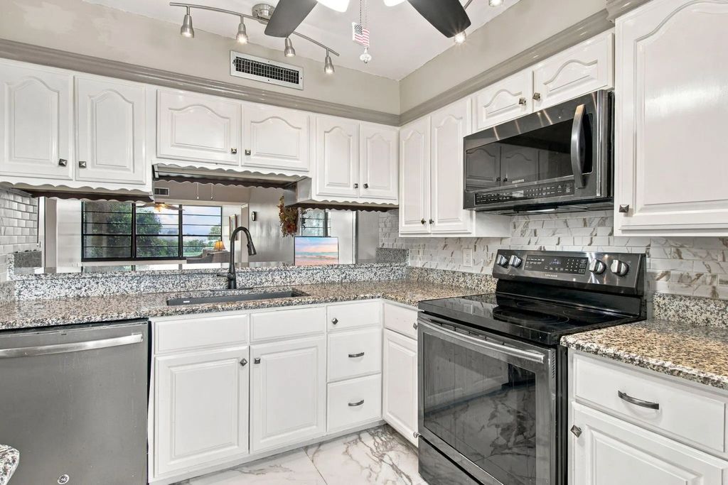 1502 Whitehall Drive #305, Davie