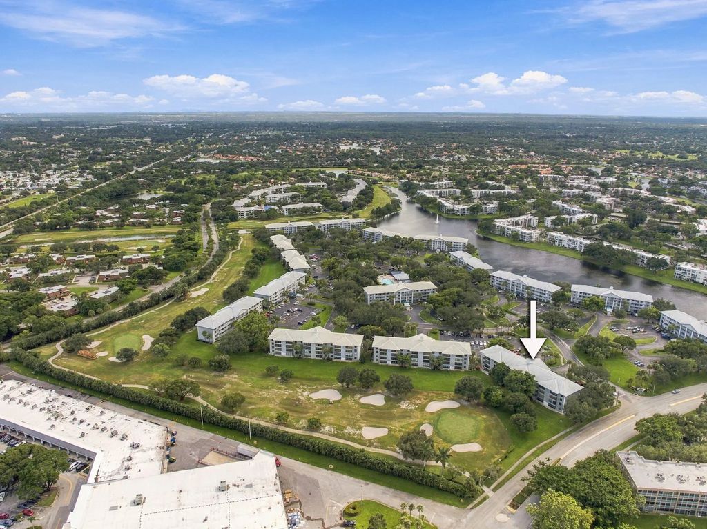1502 Whitehall Drive #305, Davie