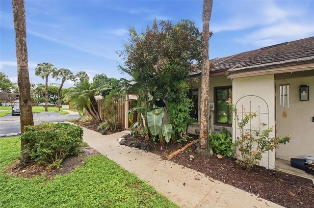 3 of 27 - 4120 Palm Bay Circle, West Palm Beach, FL