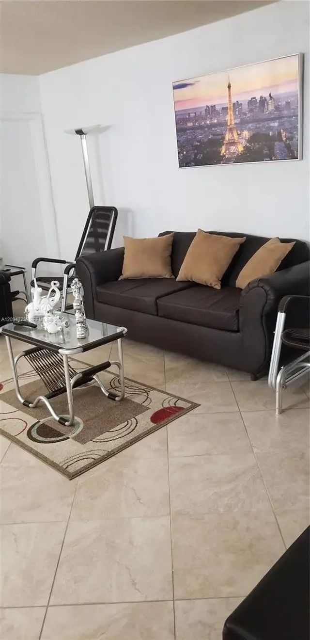 3 of 27 - 5300 Washington Street #h233, Hollywood, FL