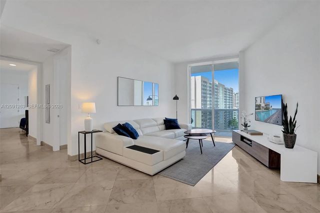 4 of 39 - 16001 Collins Avenue #805, Sunny Isles Beach, FL