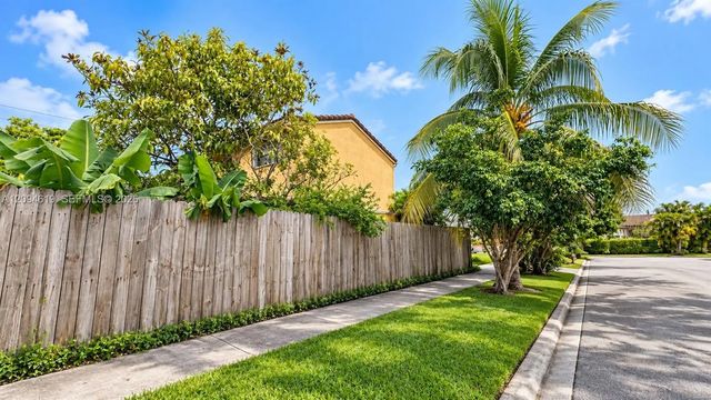 4 of 41 - 5622 Sw 130th Place, Miami, FL