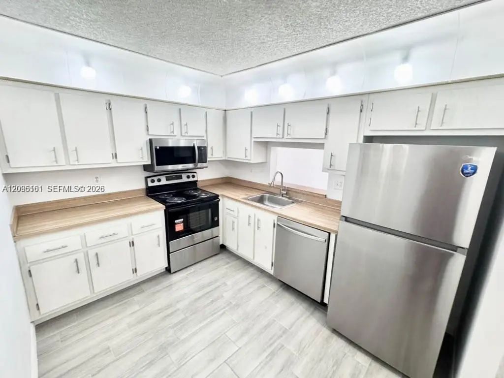 1800 Sw 81st Avenue #1204, North Lauderdale