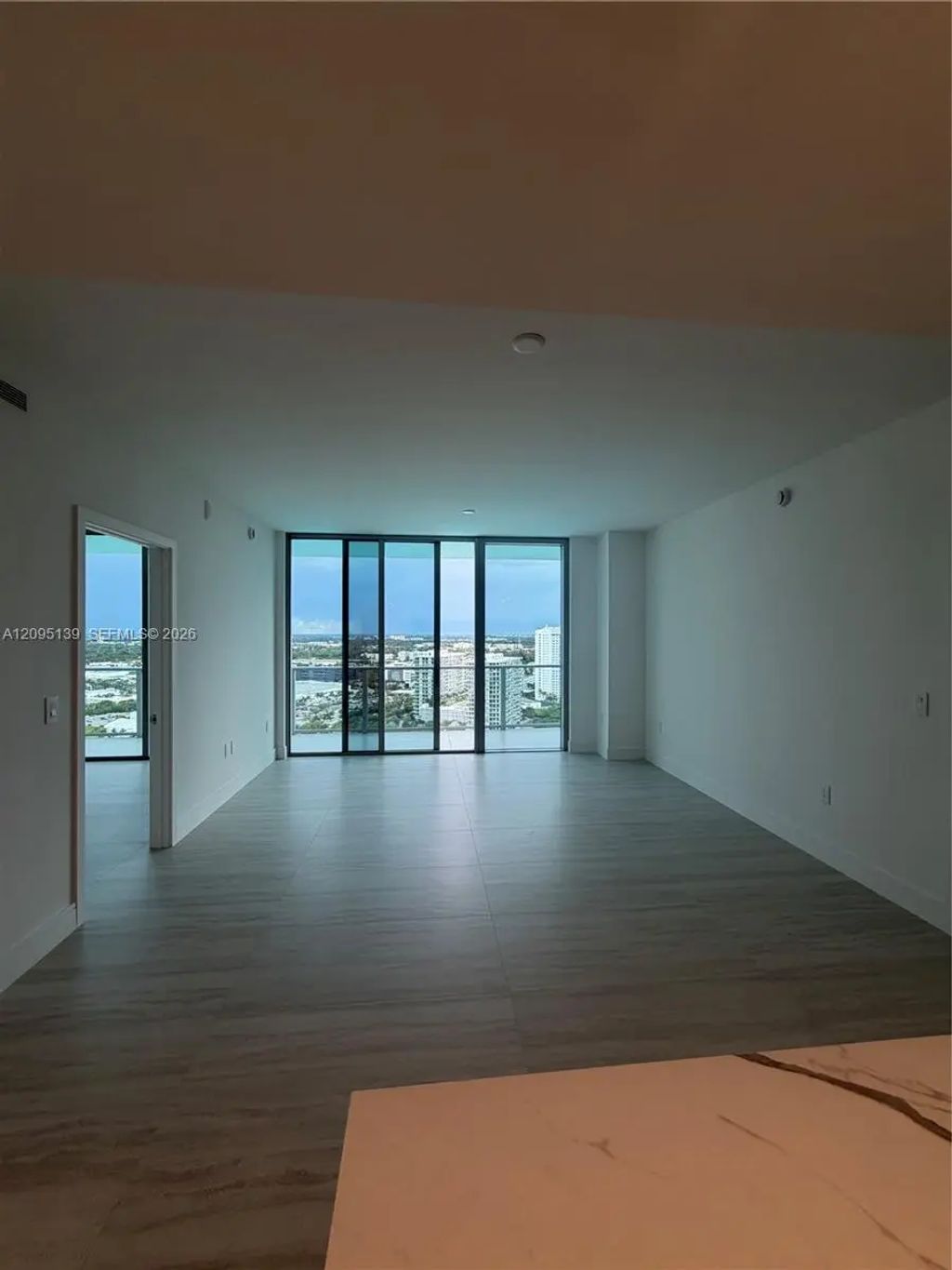 2411 Laguna Circle #2409, North Miami