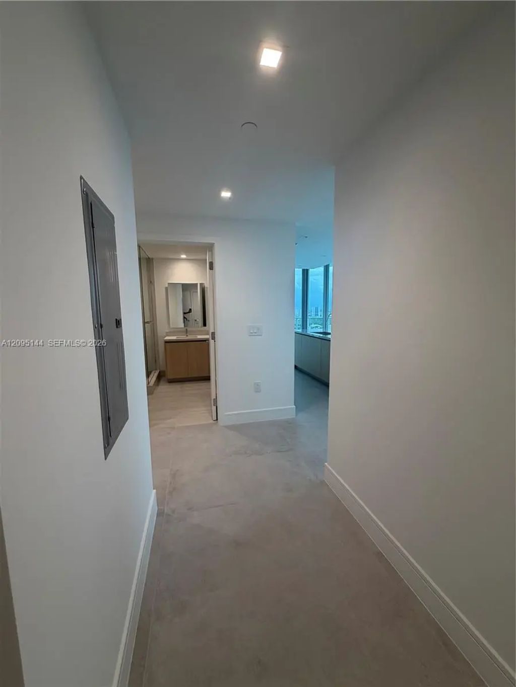 2411 Laguna Circle #2911, North Miami