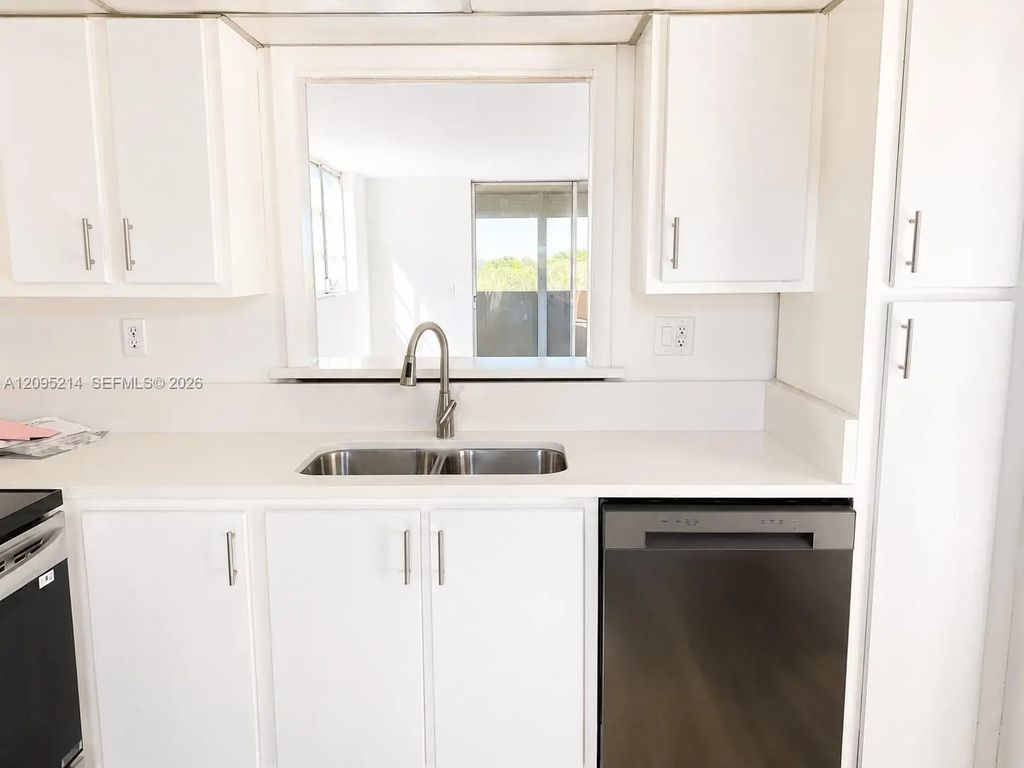 406 Nw 68th Avenue #526, Plantation