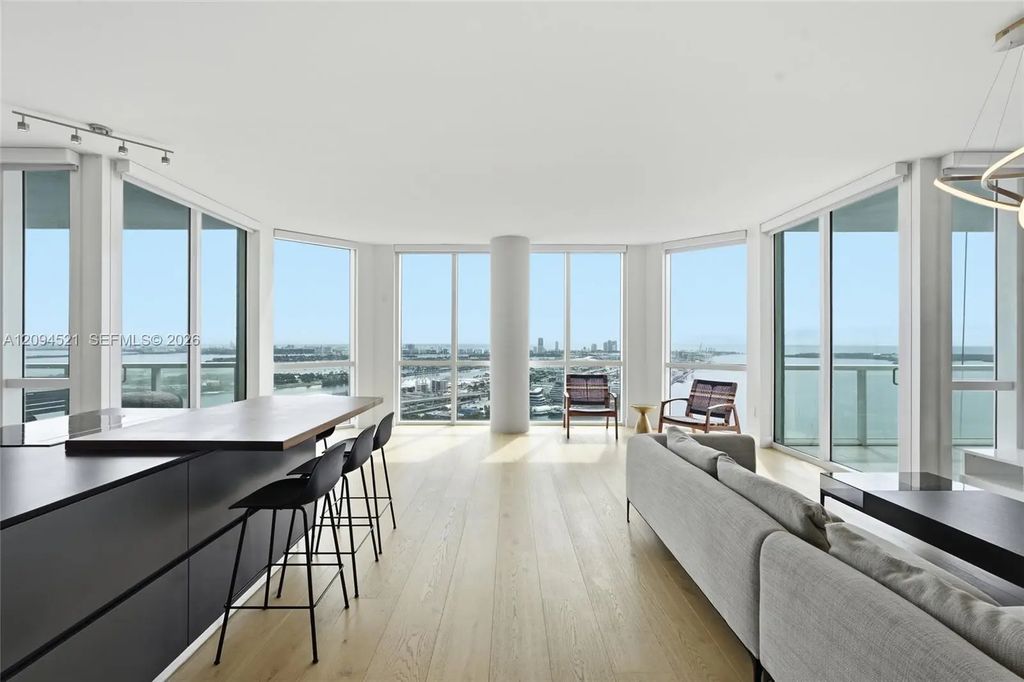 244 Biscayne Boulevard #4103, Miami