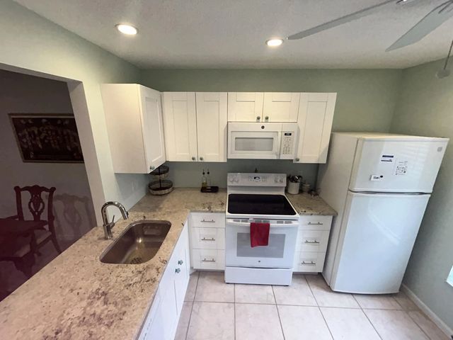 4 of 25 - 878 Worcester Lane, Lake Worth, FL
