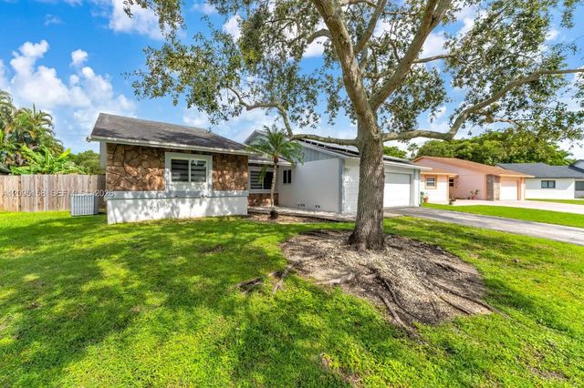 2 of 42 - 1661 N Goldeneye Lane, Homestead, FL