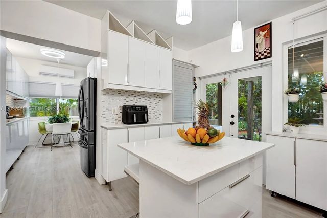 2 of 58 - 860 Ne 127th Street, North Miami, FL